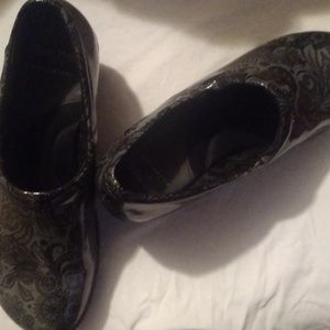 Nursemate clogs 10 Wide